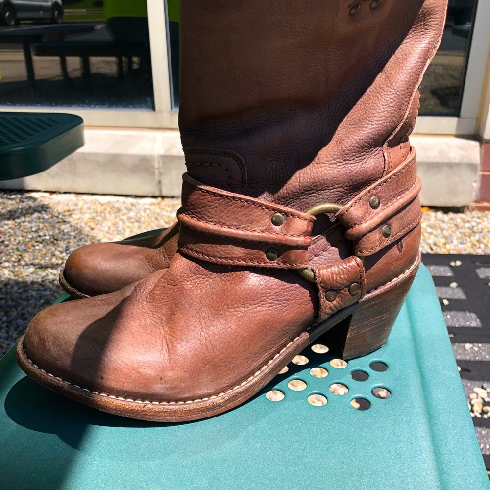Authentic Frye boots size 7.5